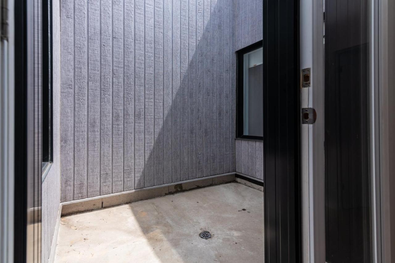 Cool And Clean Flat By Atwater Market By Den Stays Montréal Exterior foto